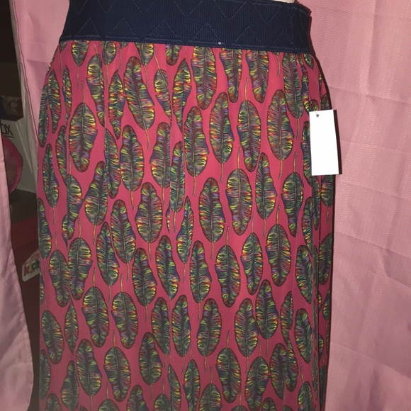 LuLaRoe Dresses & Skirts - Lularoe Lola Skirt Feathers Large